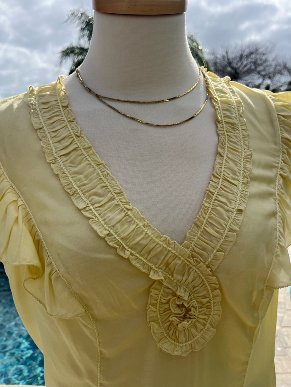 Max studio specialty products, silk blend NWT Yellow Ruffled V-Neck Blouse